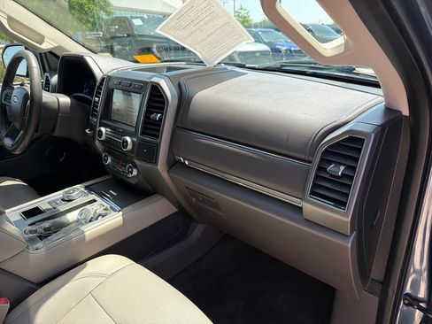 Used 2018 Ford Expedition XLT w/ Equipment Group 202A RWD image 39
