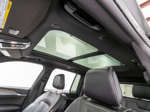 Used 2022 Jeep Grand Cherokee Overland RWD image 17