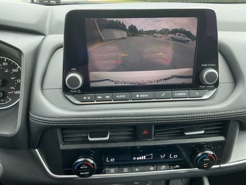 Used 2025 Nissan Rogue SV FWD image 22