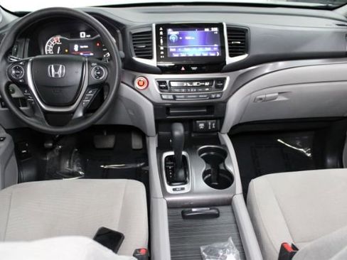 Used 2017 Honda Pilot EX image 2