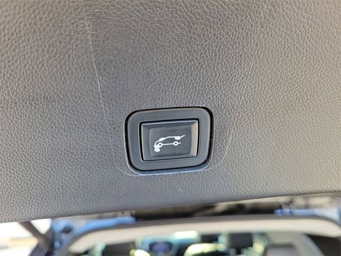 Used 2020 Chevrolet Traverse Premier image 11