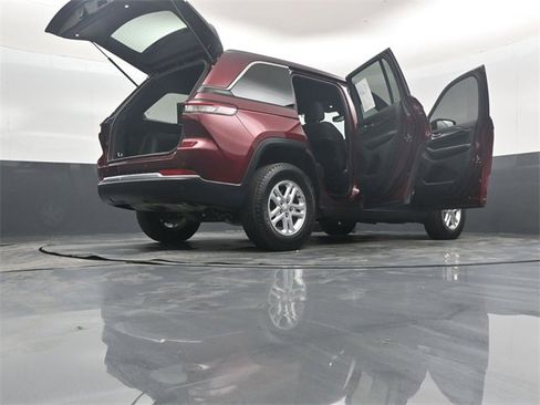 Used 2024 Jeep Grand Cherokee Laredo w/ Trailer Tow Package image 52