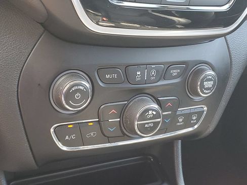 Certified 2019 Jeep Cherokee Limited AWD/4WD image 29