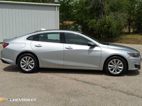 Used 2022 Chevrolet Malibu LT image 4