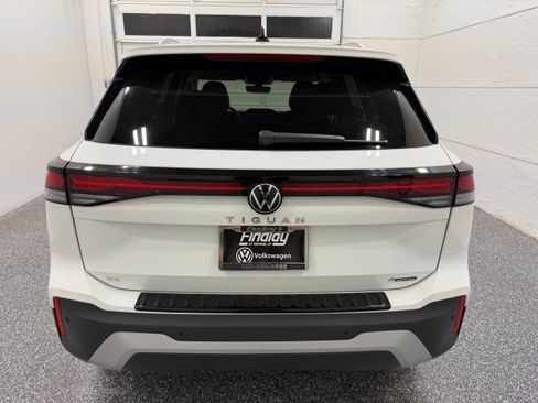 Used 2026 Volkswagen Tiguan SE AWD/4WD image 5