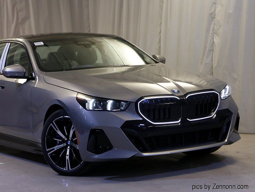 Used 2027 BMW 550e xDrive AWD/4WD image 2