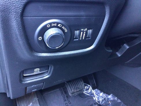 New 2026 Jeep Grand Cherokee Altitude AWD/4WD image 18