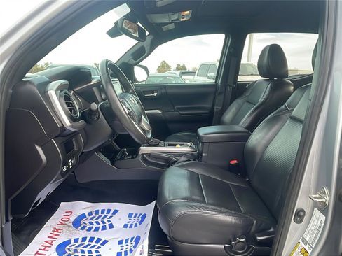 Used 2019 Toyota Tacoma Limited image 21
