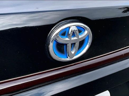 Used 2025 Toyota Corolla LE image 31