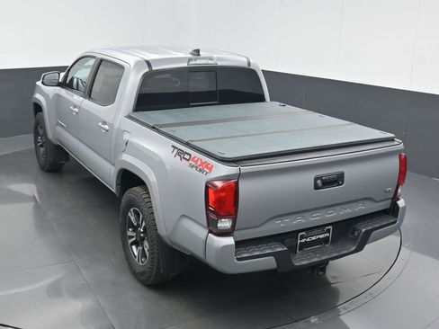 Used 2018 Toyota Tacoma TRD Sport image 18