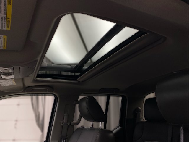 Used 2012 Nissan Frontier SL w/ Moonroof Pkg AWD/4WD image 27