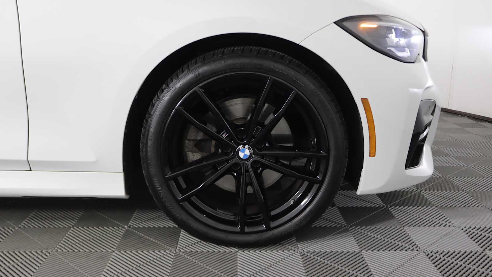Used 2022 BMW 330i xDrive Sedan w/ M Sport Package AWD/4WD image 7