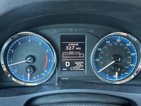 Used 2018 Toyota Corolla LE FWD image 5