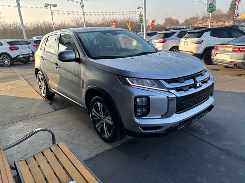 Used 2024 Mitsubishi Outlander Sport SE image 2