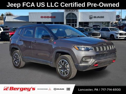 Used 2024 Jeep Compass Trailhawk w/ Trailhawk Elite Group image 1