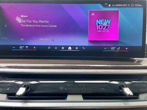 Used 2024 BMW X7 xDrive40i w/ M Sport Package image 29