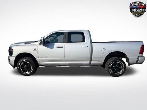 Used 2026 RAM 2500 Laramie AWD/4WD image 2