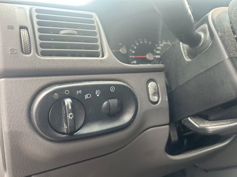 Used 2005 Ford Explorer XLT image 13