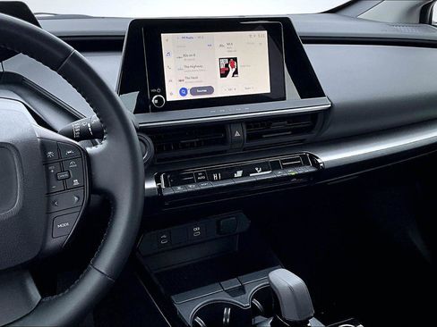 Used 2025 Toyota Prius LE image 6