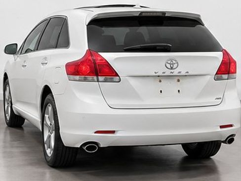 Used 2010 Toyota Venza AWD image 3