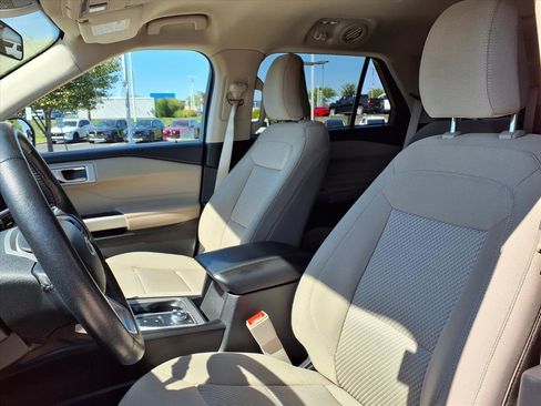 Used 2022 Ford Explorer XLT image 11