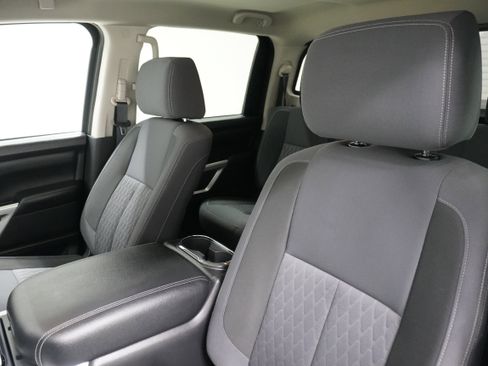 Used 2021 Nissan Titan SV w/ SV Convenience Package image 10