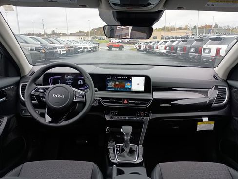 New 2026 Kia Seltos S image 10