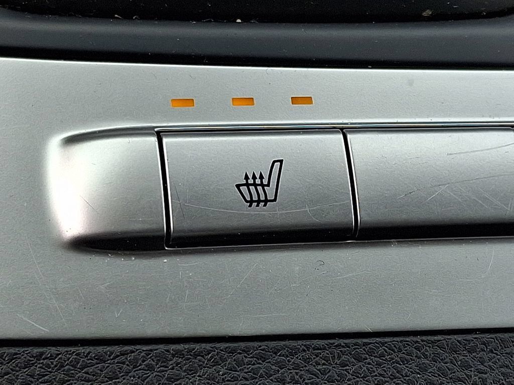 Used 2024 Kia Carnival LX FWD image 26