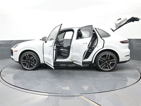 Used 2023 Porsche Cayenne S Platinum image 30