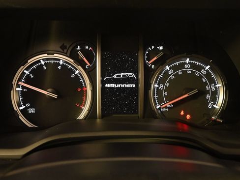 Used 2024 Toyota 4Runner TRD Off-Road AWD/4WD image 25
