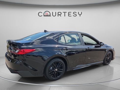 Certified 2025 Toyota Camry SE image 5