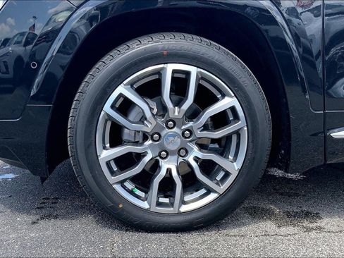 Used 2022 GMC Terrain Denali w/ Denali Premium Package AWD/4WD image 9