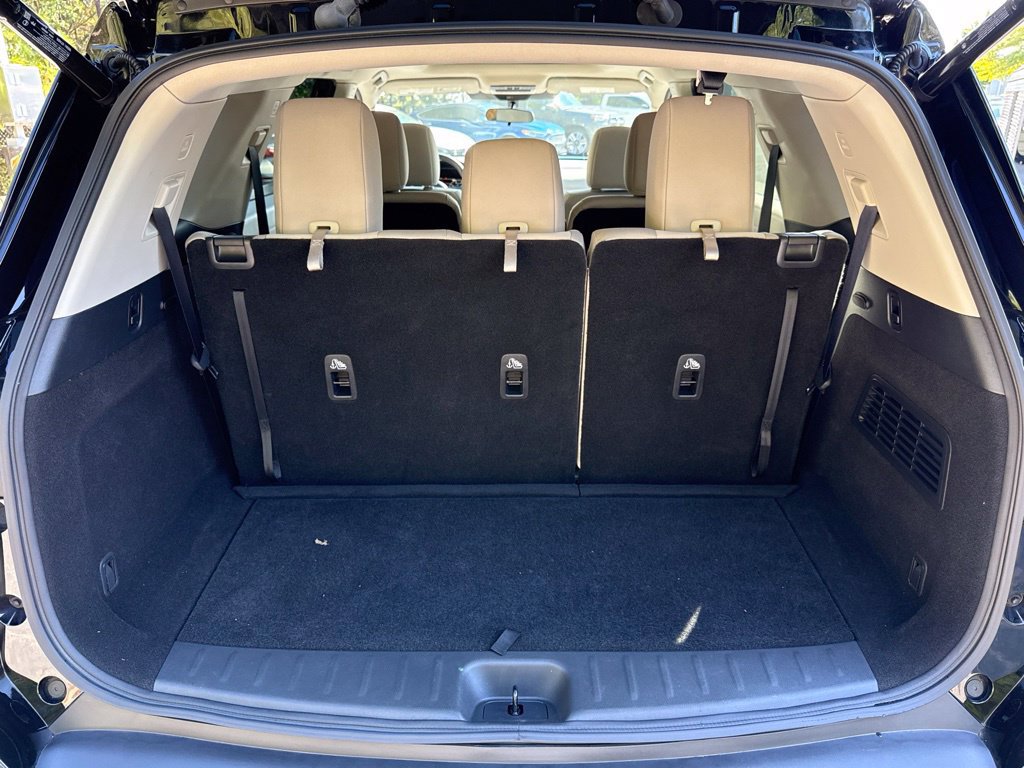Certified 2024 Nissan Pathfinder SV w/ SV Premium Package FWD image 30