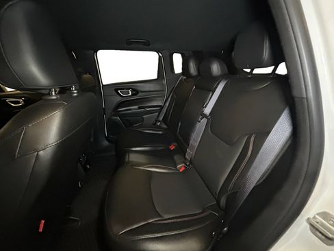 Used 2025 Jeep Compass Trailhawk AWD/4WD image 13
