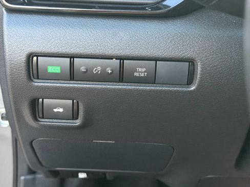 Certified 2024 Nissan Sentra SR FWD image 24