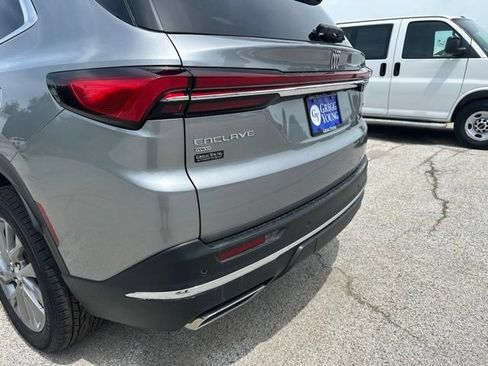 Used 2025 Buick Enclave Preferred AWD/4WD image 15