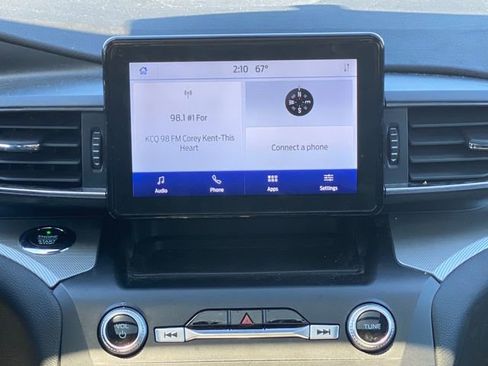 Used 2020 Ford Explorer XLT w/ Equipment Group 202A image 22