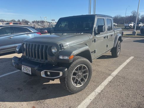 Used 2020 Jeep Gladiator Sport image 1