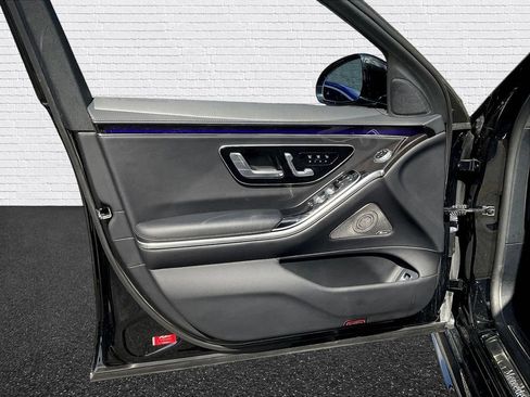 Used 2022 Mercedes-Benz S 500 4MATIC w/ AMG Line Package image 16