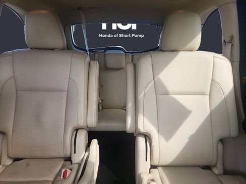 Used 2017 Toyota Highlander Limited w/ Carpet Mat Package image 13