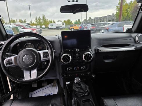 Used 2011 Jeep Wrangler Unlimited 70th Anniversary w/ Connectivity Group image 12