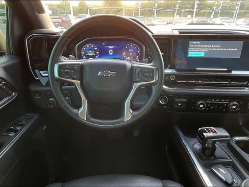 Used 2024 Chevrolet Silverado 1500 LT Trail Boss w/ Convenience Package II AWD/4WD image 6