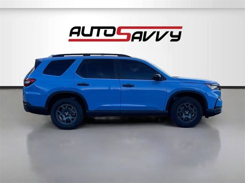 Used 2025 Honda Pilot TrailSport image 8