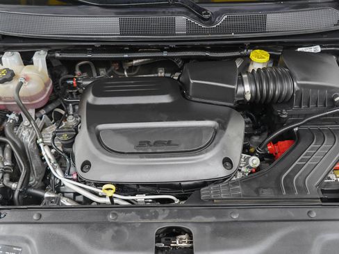 Used 2023 Chrysler Pacifica Touring-L FWD image 32