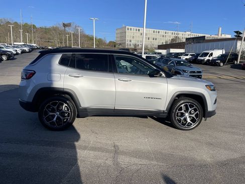 Used 2024 Jeep Compass Limited AWD/4WD image 7
