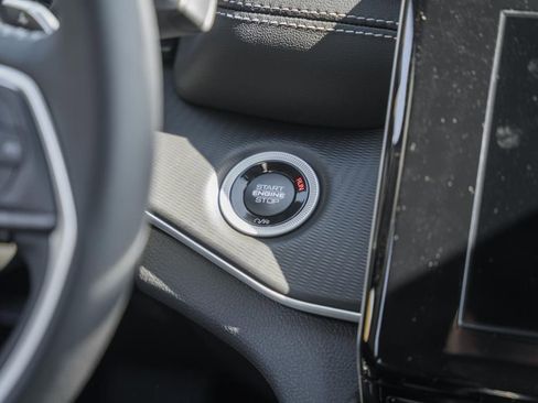 New 2025 Jeep Grand Cherokee Laredo X w/ Luxury Tech Group I image 23