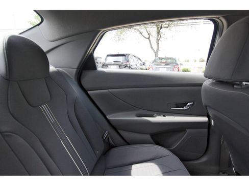 Used 2023 Hyundai Elantra SEL w/ Convenience Package image 12