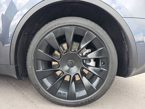 Used 2023 Tesla Model Y AWD image 35