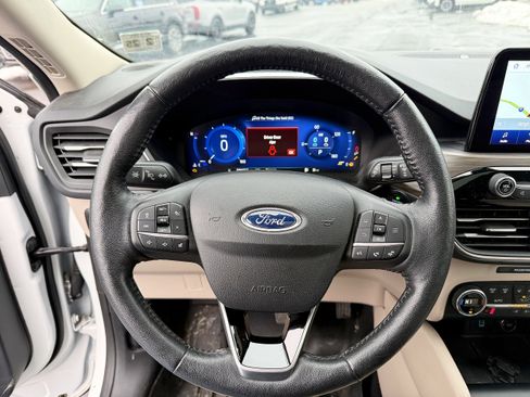 Used 2020 Ford Escape Titanium image 14