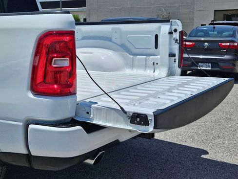 Used 2025 RAM 1500 Big Horn AWD/4WD image 32